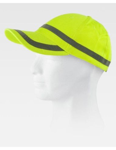 Gorra ajustable en alta visibilidad, diseño franja reflectante horizontal.WORKTEAM 304WFA901